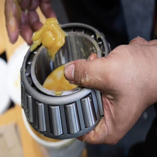 does grease reduce friction