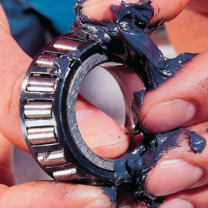 When to Use Grease vs Oil: Understanding Lubricants for Metal Repair