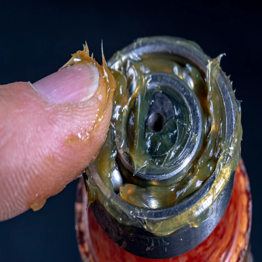 difference between grease and oil
