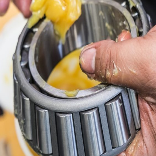 difference between grease and oil