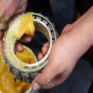 Grease vs Lubricant: Understanding the Differences and Applications